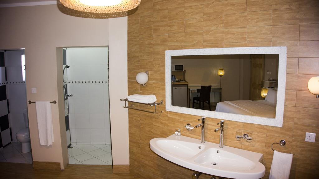 Tropical Enclave Hotel Accra Ngoại thất bức ảnh