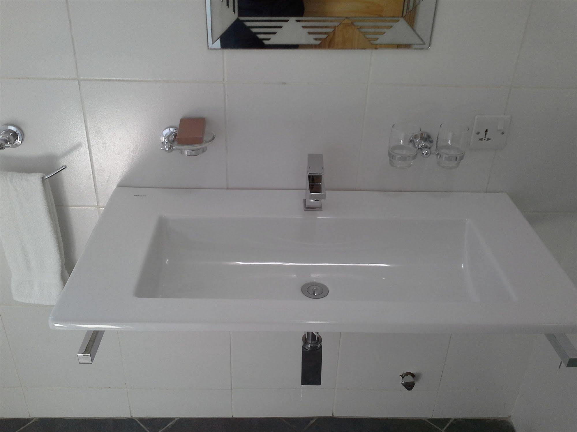 Tropical Enclave Hotel Accra Ngoại thất bức ảnh