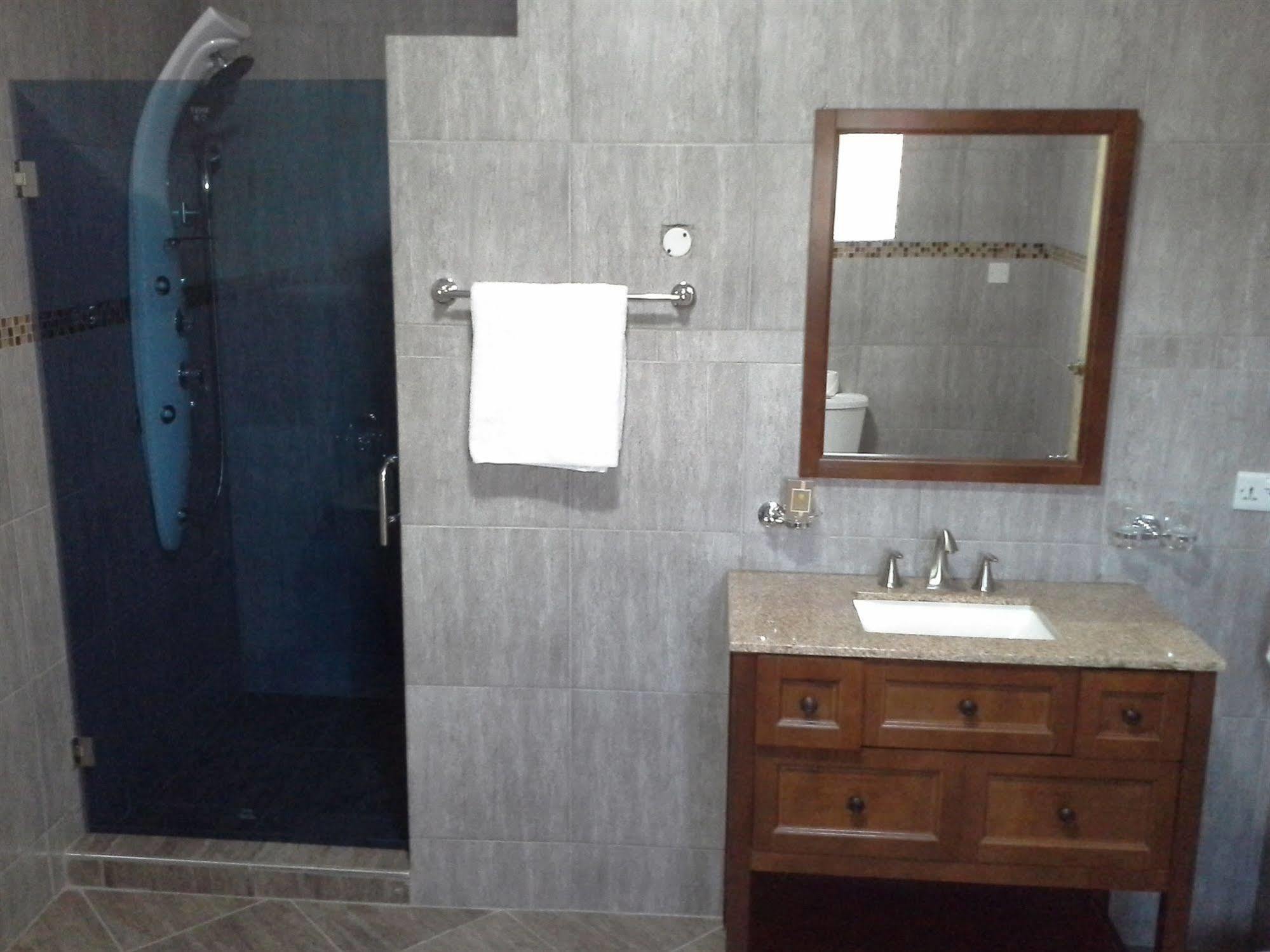Tropical Enclave Hotel Accra Ngoại thất bức ảnh