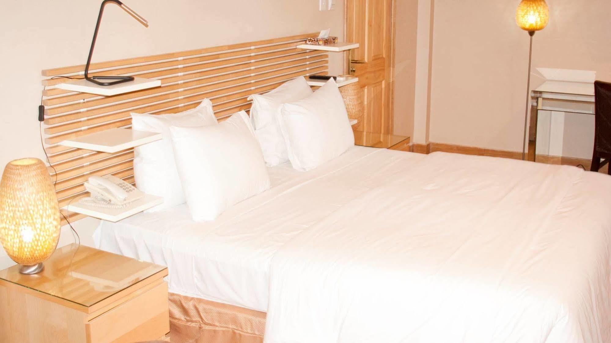 Tropical Enclave Hotel Accra Ngoại thất bức ảnh