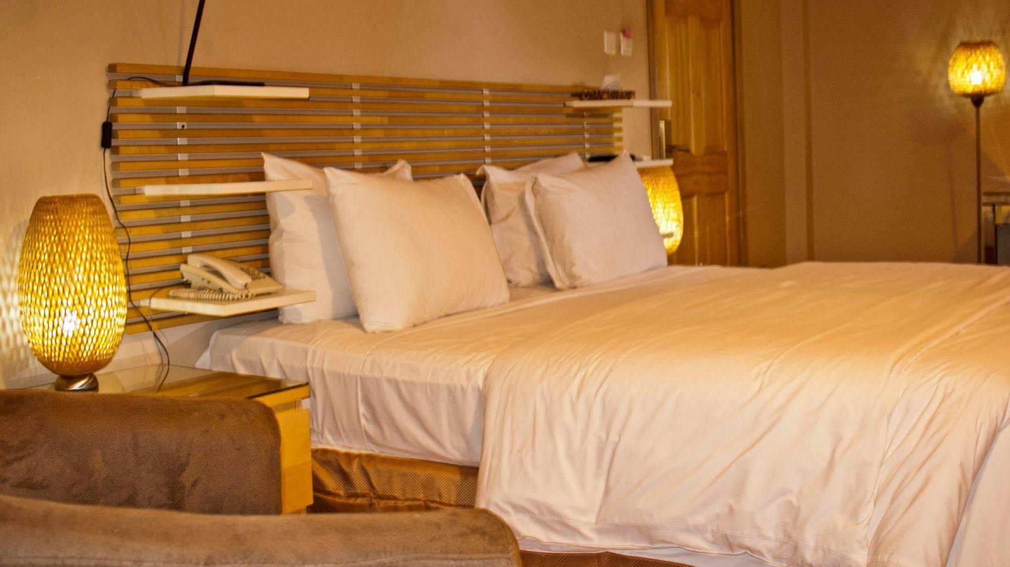 Tropical Enclave Hotel Accra Ngoại thất bức ảnh